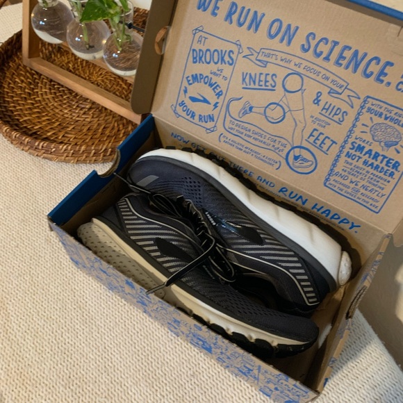 Brooks Ghost 12 EUC - Picture 7 of 8